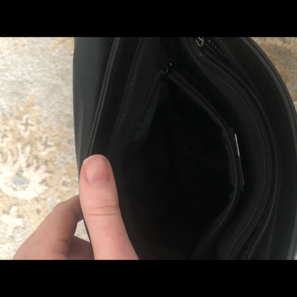 Beautiful leather Danier purse - Picture 9 of 12